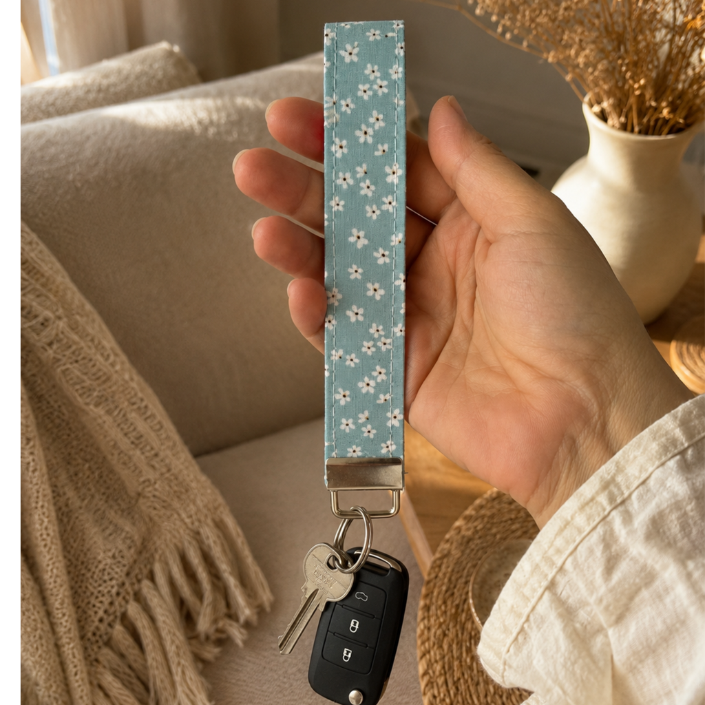 Daisy Daydream Wristlet Keychain