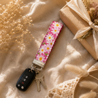 Daisy Pop – Handmade Fabric Wristlet Keychain