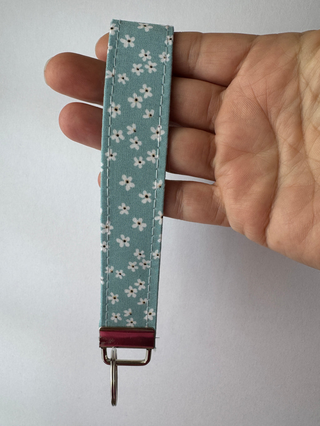 Daisy Daydream Wristlet Keychain
