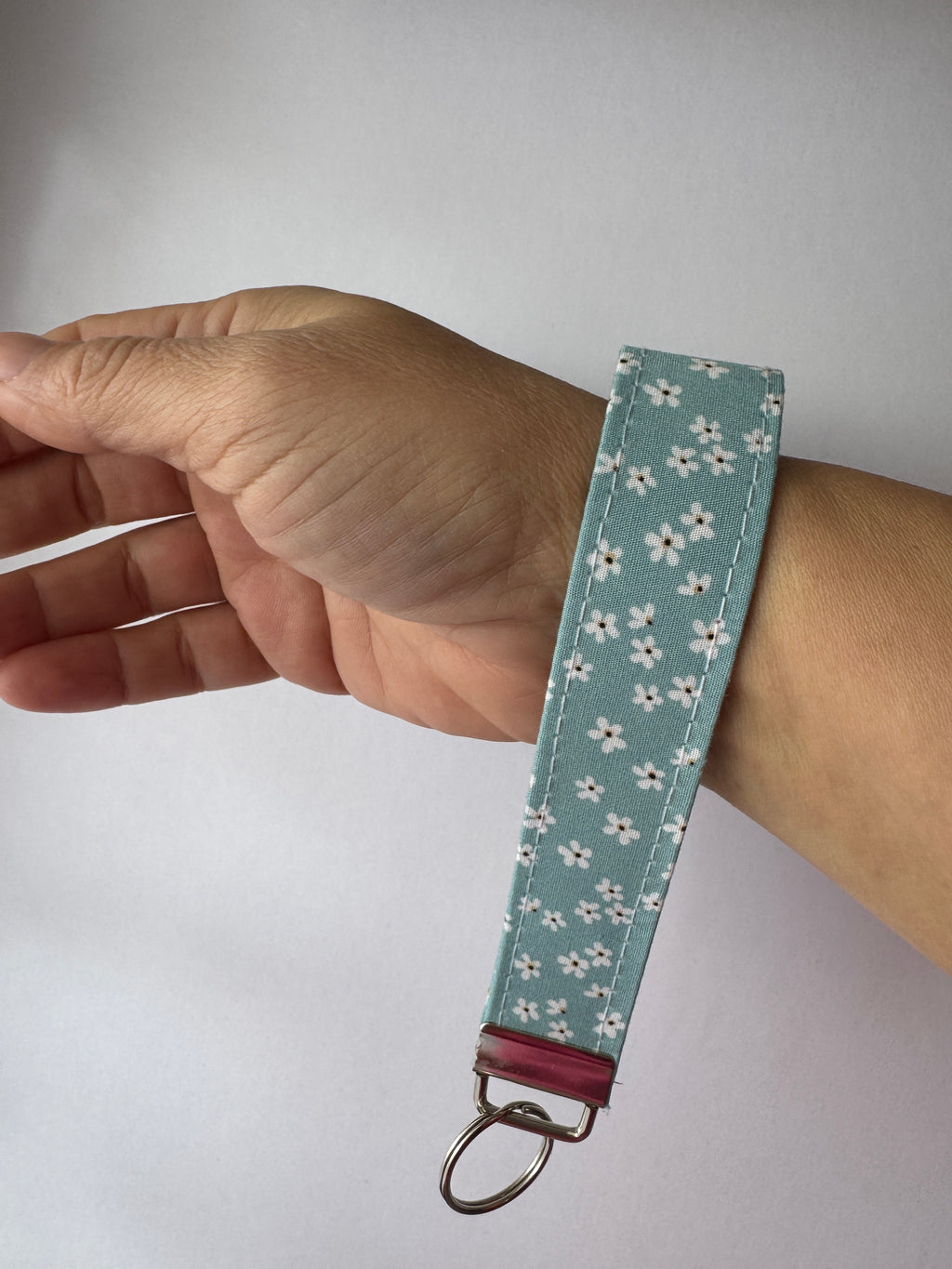 Daisy Daydream Wristlet Keychain