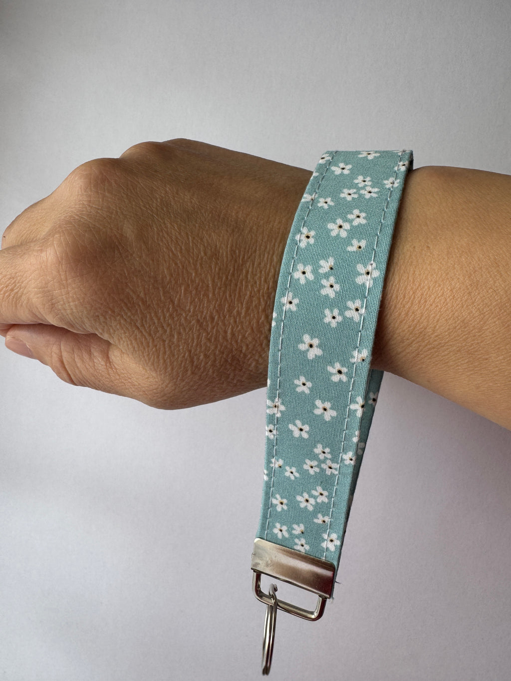 Daisy Daydream Wristlet Keychain