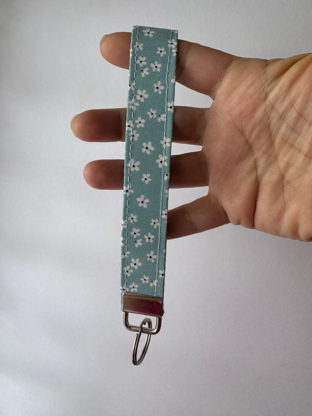 Daisy Daydream Wristlet Keychain