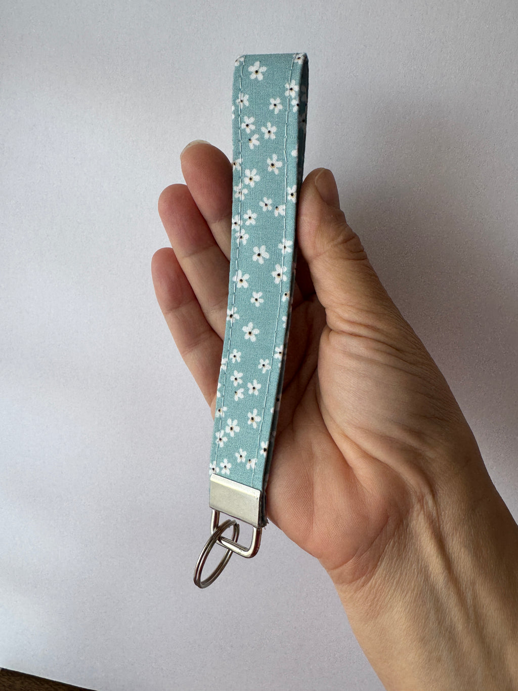 Daisy Daydream Wristlet Keychain