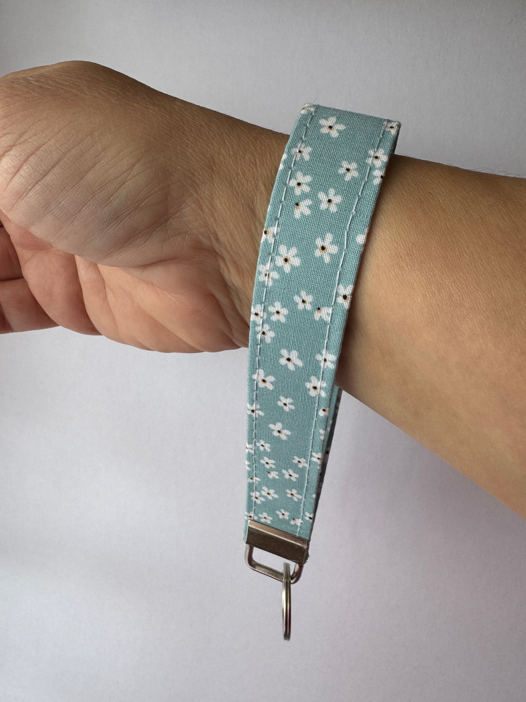 Daisy Daydream Wristlet Keychain