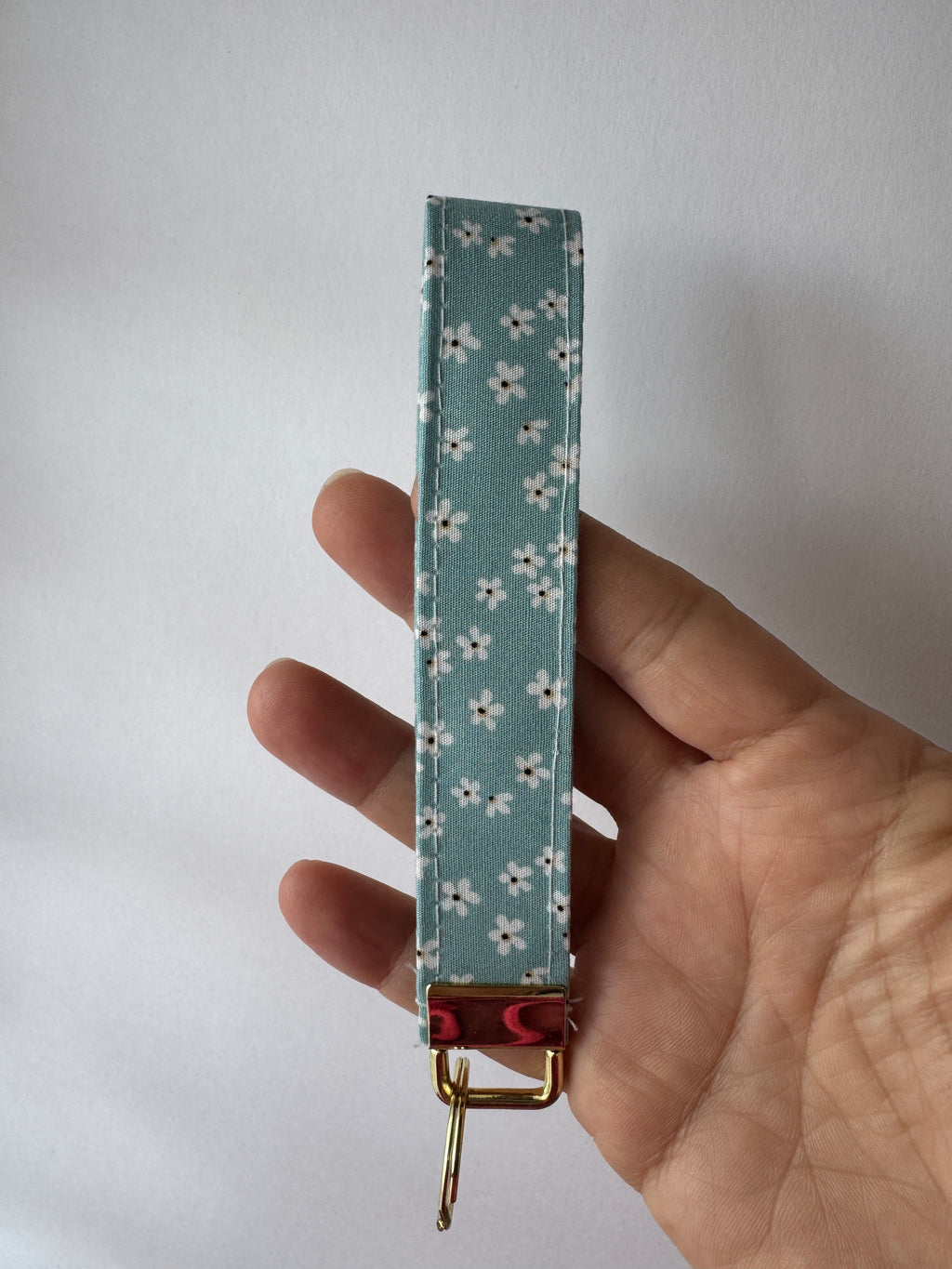 Daisy Daydream Wristlet Keychain