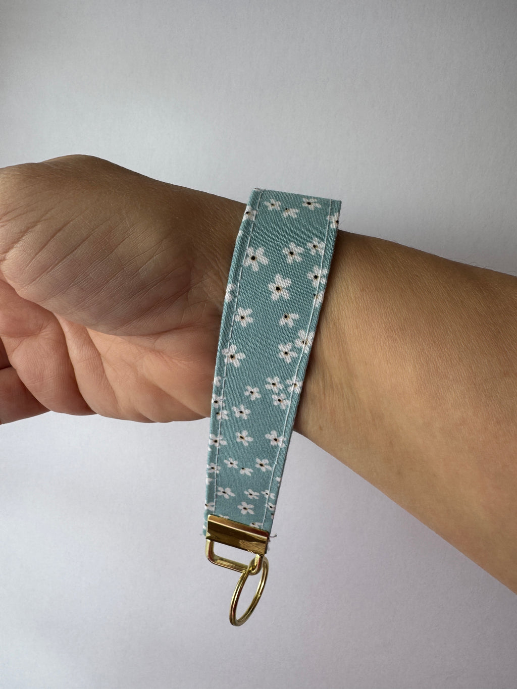 Daisy Daydream Wristlet Keychain