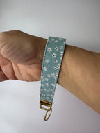 Daisy Daydream Wristlet Keychain