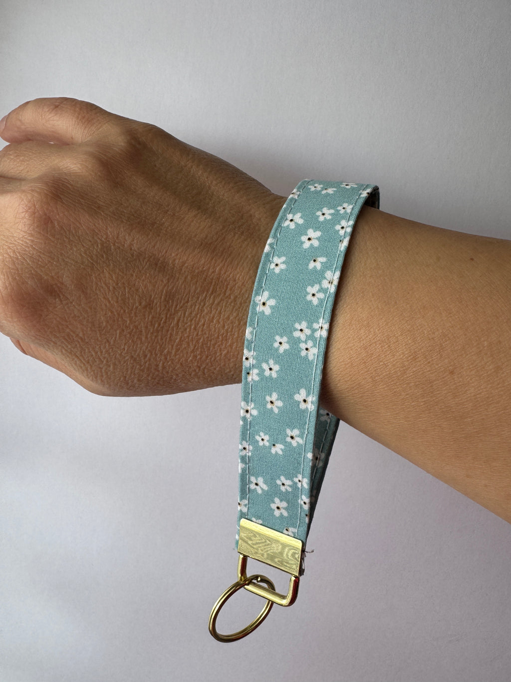 Daisy Daydream Wristlet Keychain