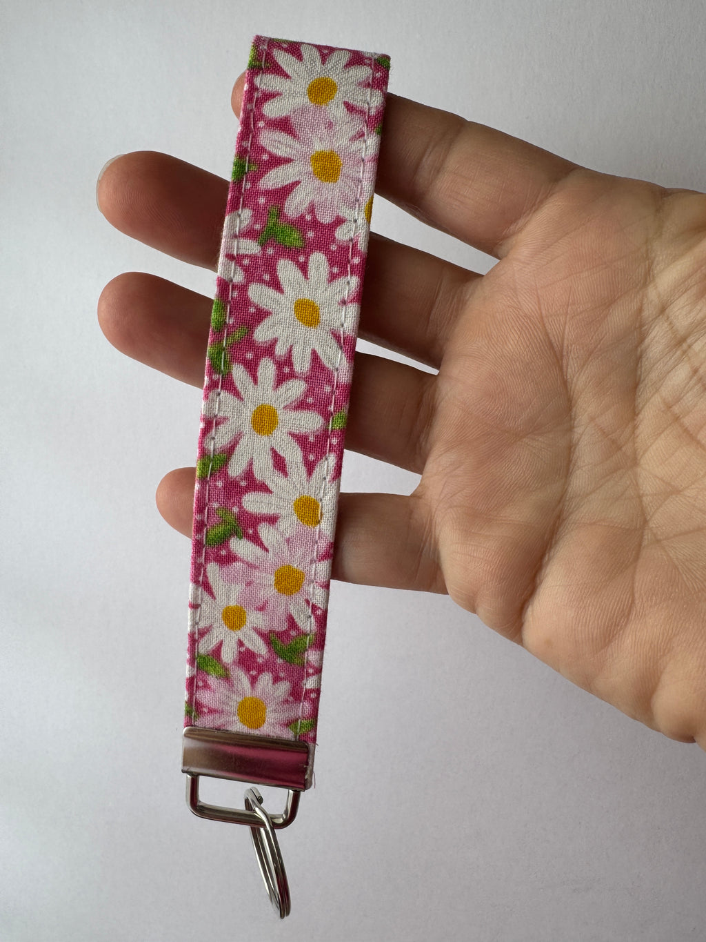 Daisy Pop – Handmade Fabric Wristlet Keychain