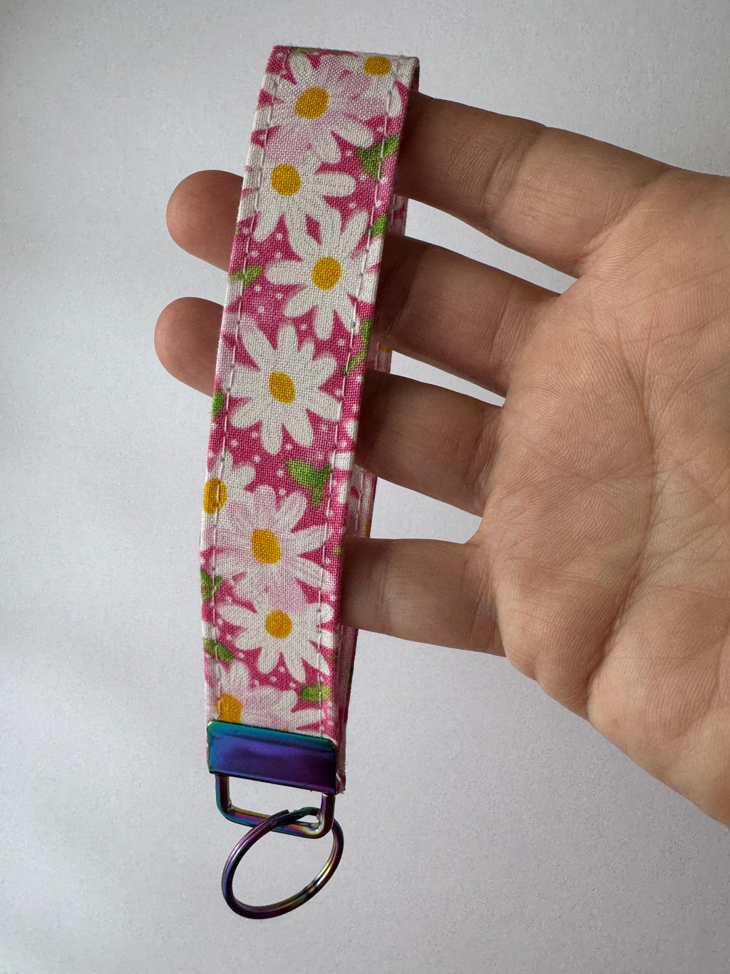 Daisy Pop – Handmade Fabric Wristlet Keychain