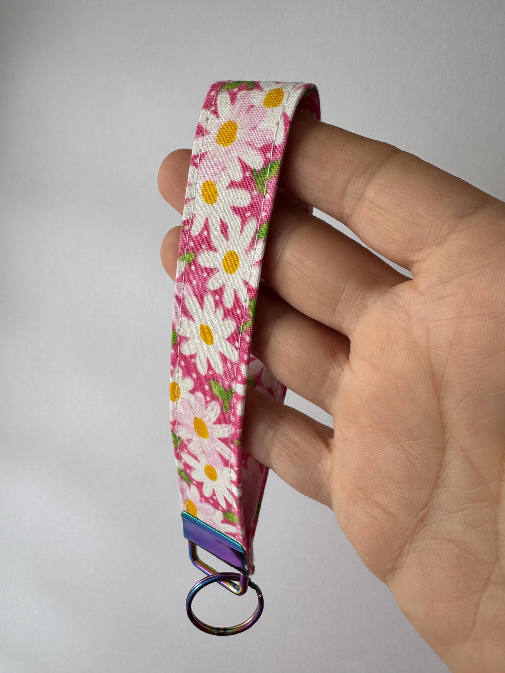 Daisy Pop – Handmade Fabric Wristlet Keychain