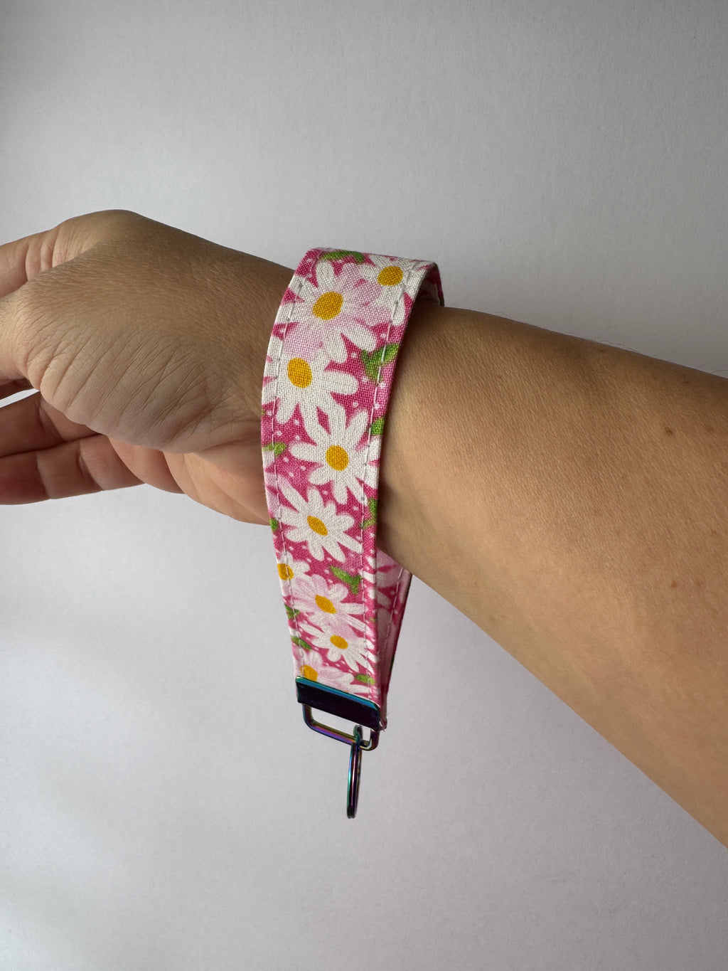 Daisy Pop – Handmade Fabric Wristlet Keychain