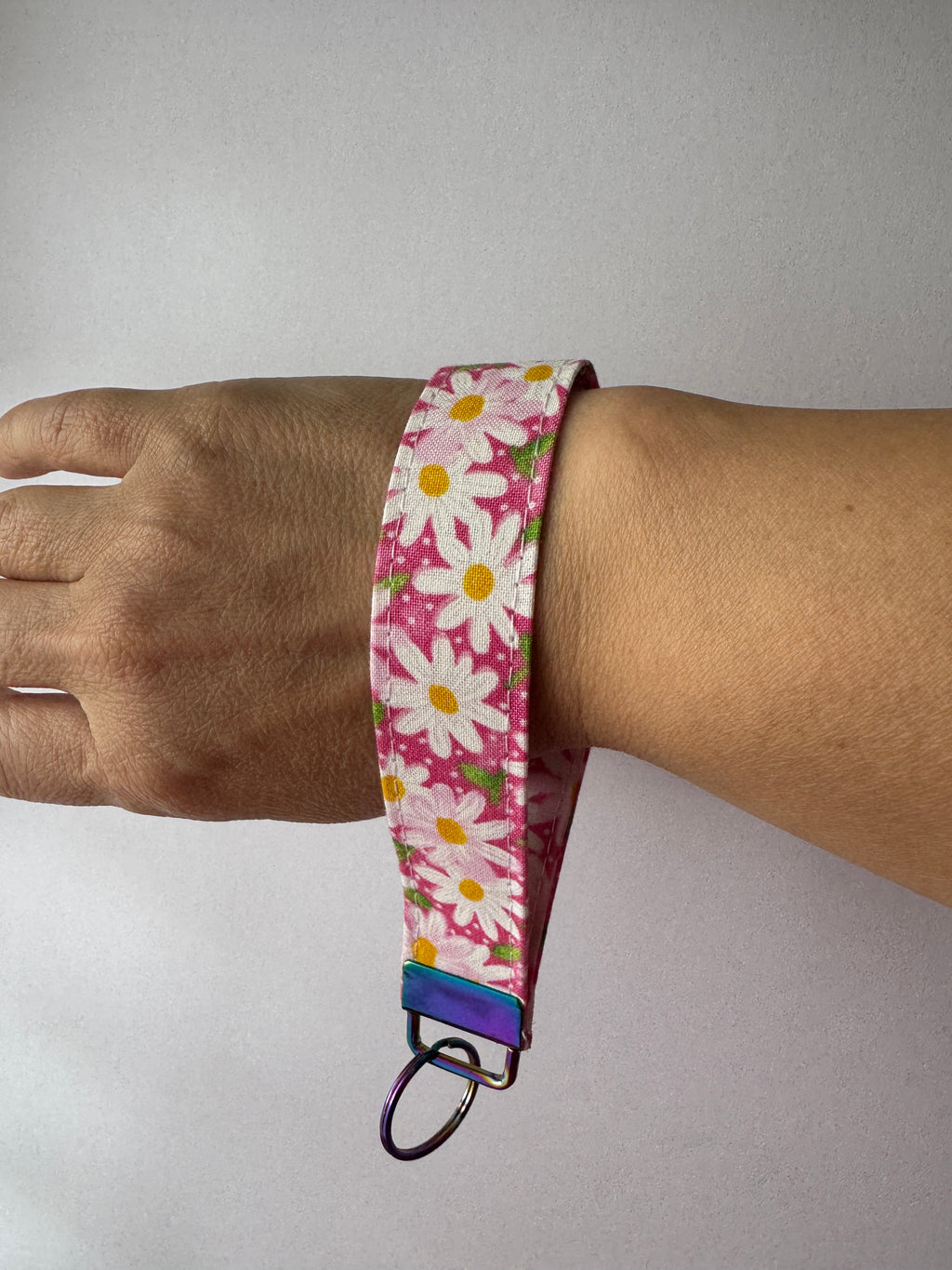 Daisy Pop – Handmade Fabric Wristlet Keychain