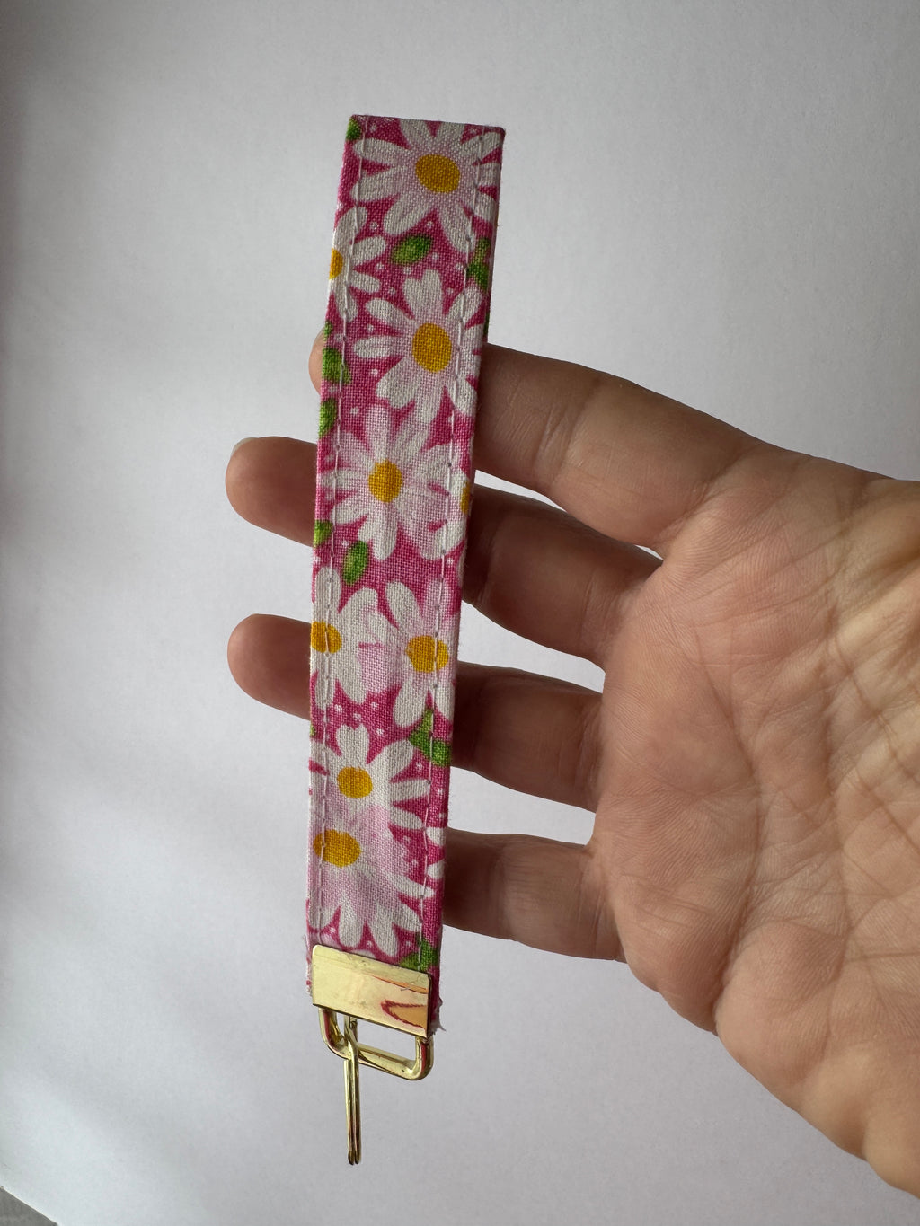 Daisy Pop – Handmade Fabric Wristlet Keychain