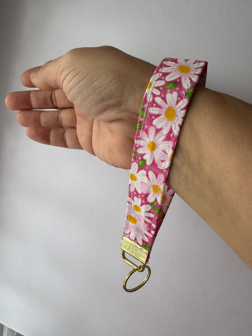 Daisy Pop – Handmade Fabric Wristlet Keychain