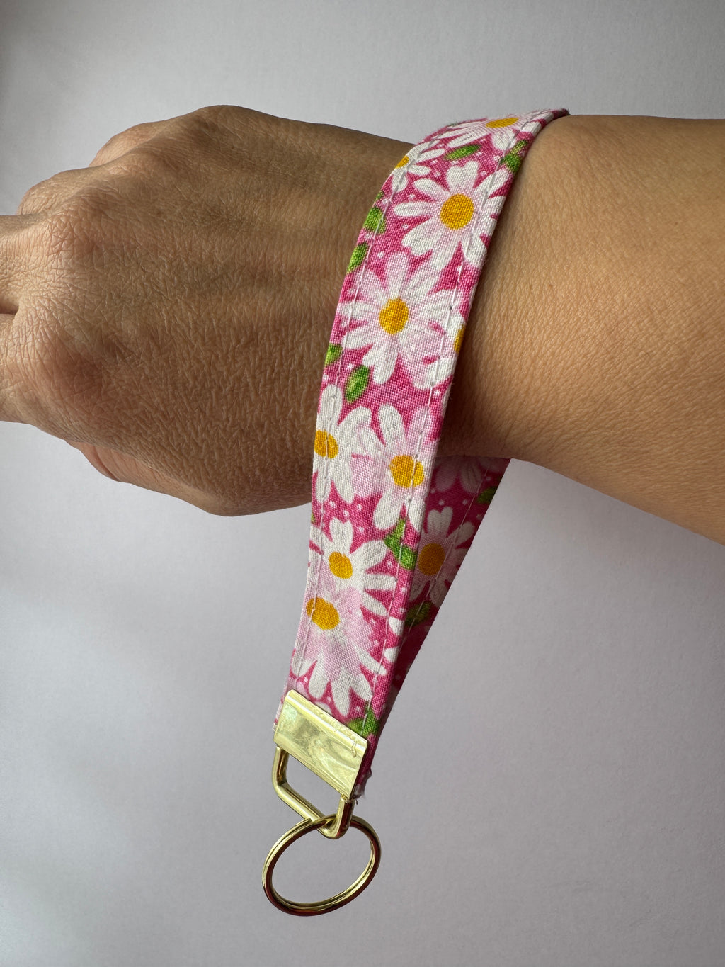 Daisy Pop – Handmade Fabric Wristlet Keychain