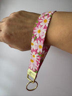 Daisy Pop – Handmade Fabric Wristlet Keychain