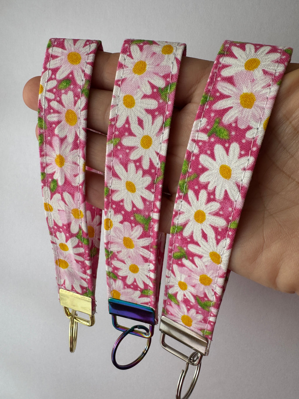Daisy Pop – Handmade Fabric Wristlet Keychain