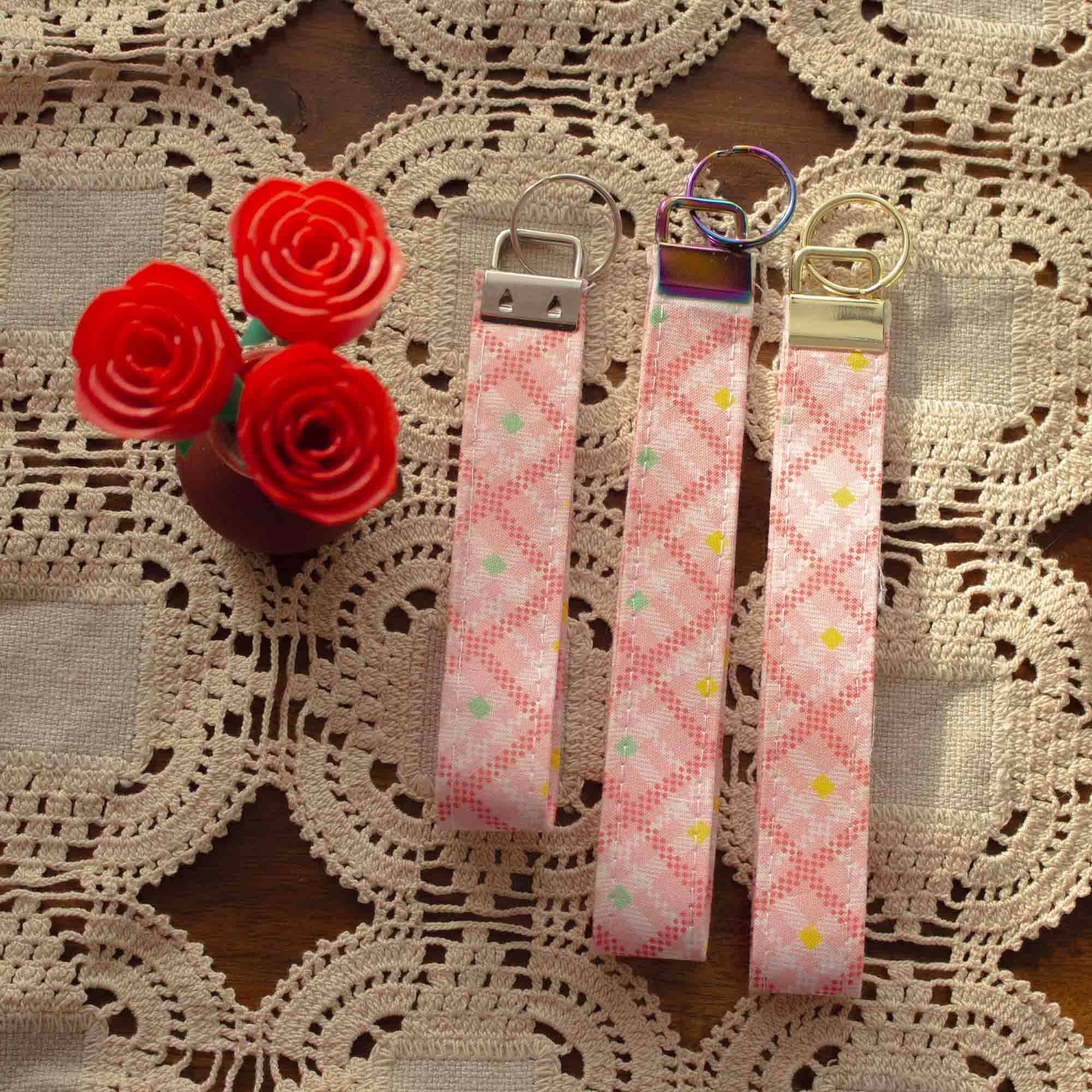 Wristlet_Gingham_Bloom